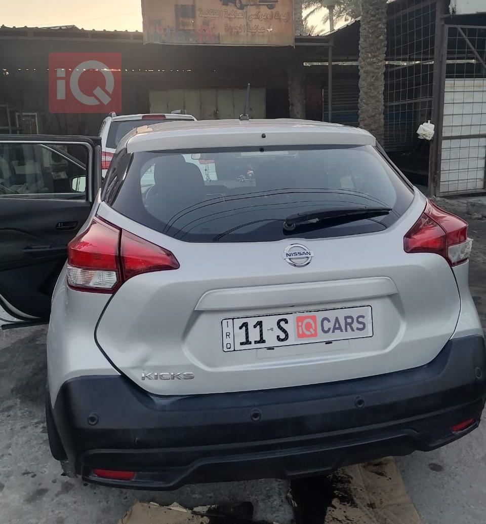 نیسان کیکس